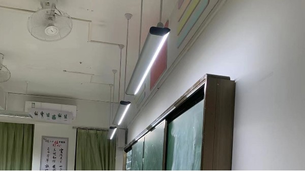 黑板燈革命：維格全光譜護眼燈如何照亮每一寸教學靈感